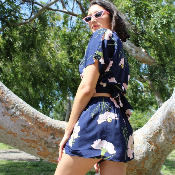 🚨END OF SUMMER SALE// 2 piece set - Picture 7 of 8